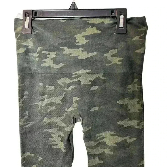 Spanx Look At Me Now Seamless Leggings (Camo Green) Size Medium - Picture 6 of 7